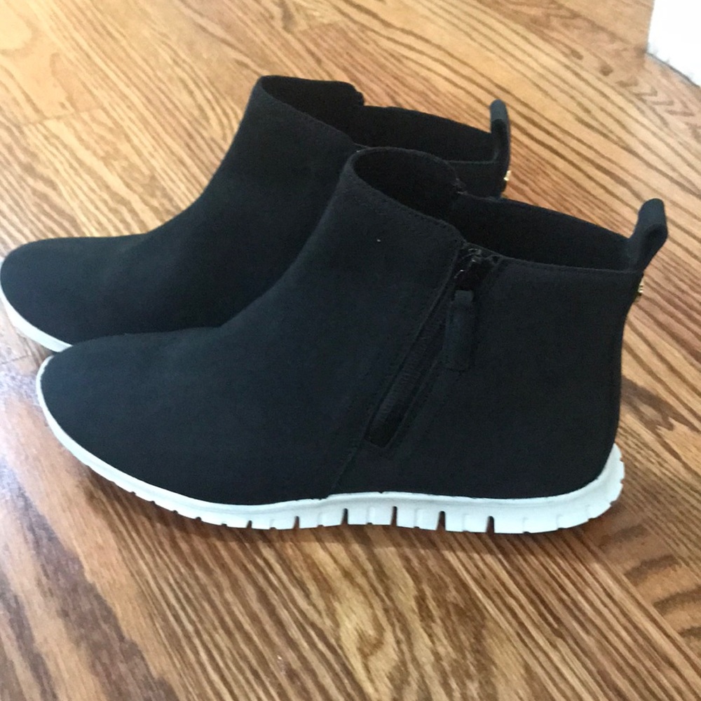 Cole Haan wore twice like new! Cute and Trendy!